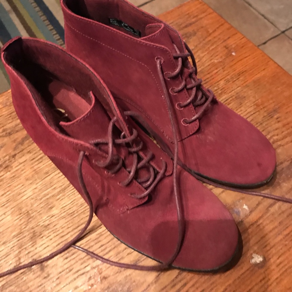 Clark’s Suede burgundy boots good looking